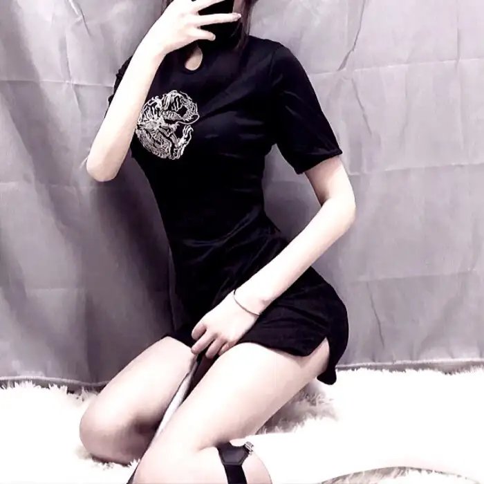 三面娜迦封面