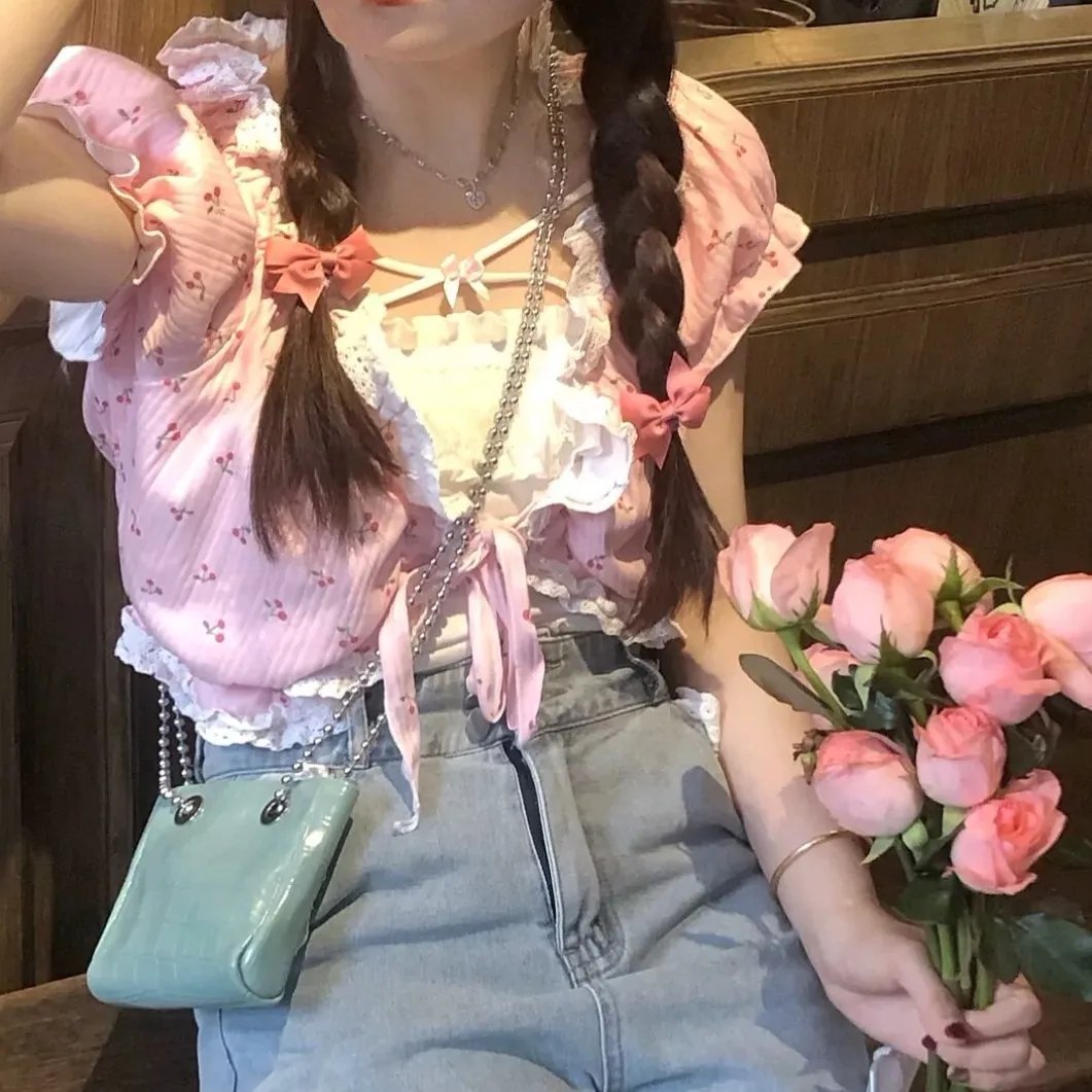 她在这里封面